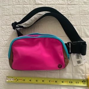 Lululemon Everywhere Belt Bag